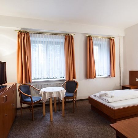 Hotel Groebern Am See Grobern Buitenkant foto