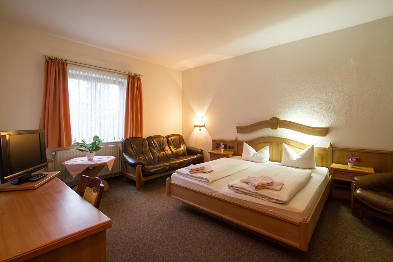 Hotel Groebern Am See Grobern Buitenkant foto