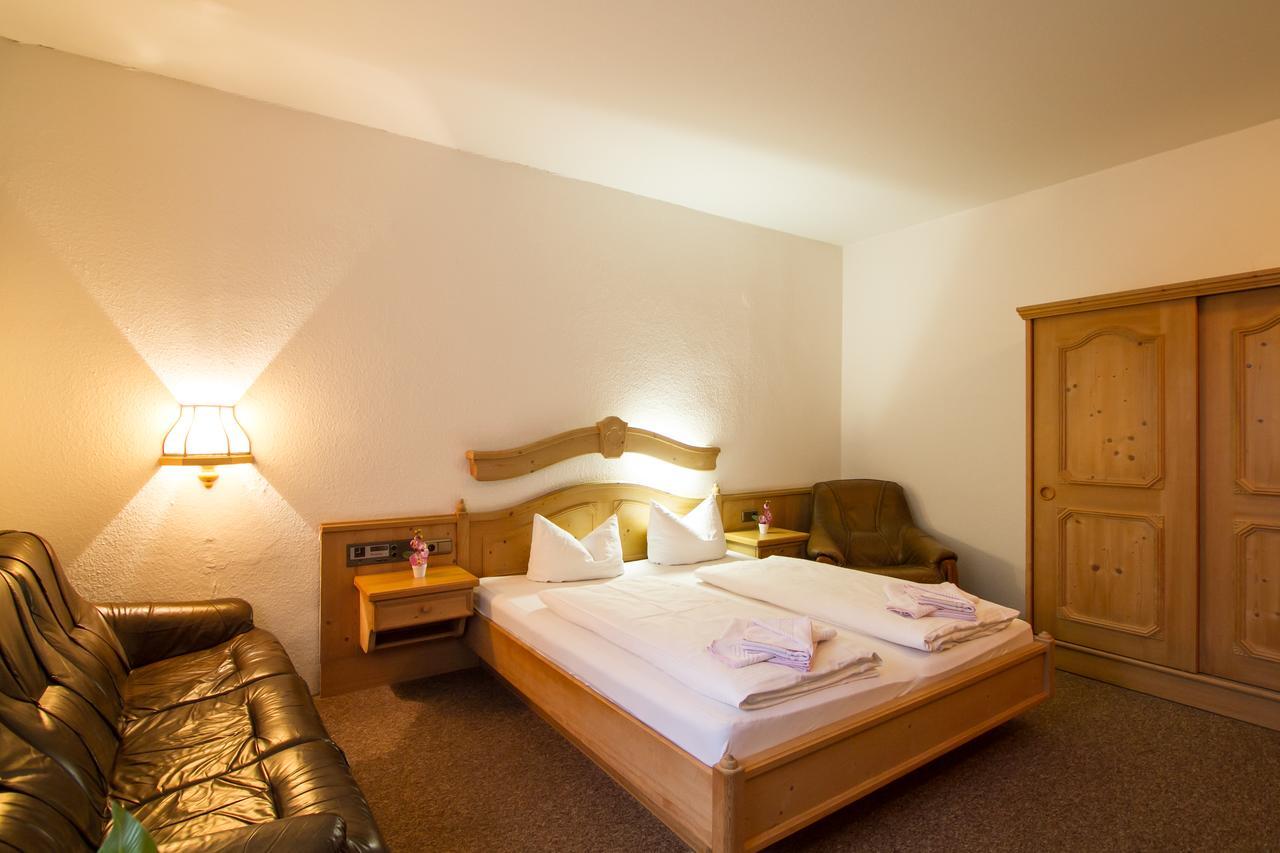 Hotel Groebern Am See Grobern Buitenkant foto